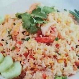 ข้าวผัดหมู กลาง