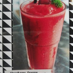 สตอเบอร์รี่ปั่น (Strawberry Frappe)