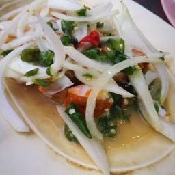 ยำไข่แดง