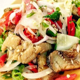 ยำปลาสลิดทอด