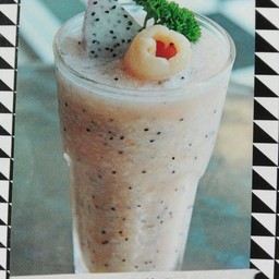 ลิ้นจี่แก้วมังกรปั่น (Lychee-Dragonfruit Frappe)