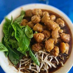 ก๋วยเตี๋ยว ไก่มะระ ตองอู ก๋วยเตี๋ยว ไก่มะระ สะแกงาม