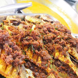 ปลาทอดเครื่องเเกง