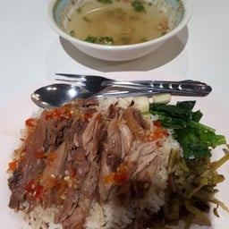 ข้าวขาหมูแม่ชาดี สาขาธัญญาพาร์ค