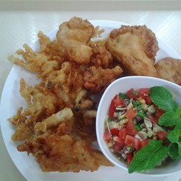 ยำเห็ดทอดสมุนไพร