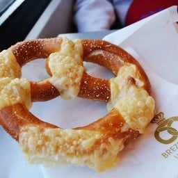 cheese bretzel 3.5 CHF
