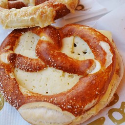 ขนมสุดโปรดร้าน Bretzelkonig