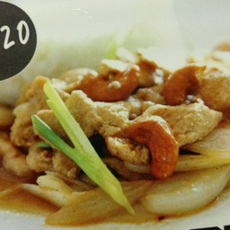 ข้าวผัดเม็ดมะม่วงหิมพานต์ (Cashew Nut Rice)