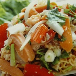 ยำมาม่าแซ่บ (Spicy MAMA Salad)