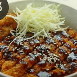 ข้าวหน้าหมูทอดทงคัตสึ (Deep Fried Pork Tonkatsu Rice)