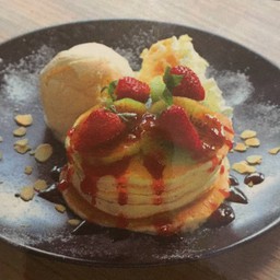 แพนเค้กสตรอว์เบอร์รี่กีวี่ (Strawberry Kiwi Pancake)