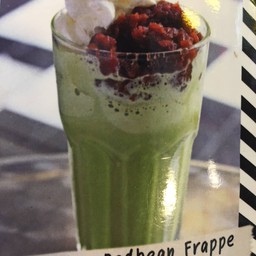 ชาเขียว เขียว เขียว ถั่วแดงปั่น (Green Green Green tea Red Bean Frappe)