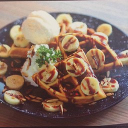 วาฟเฟิลนูเทลล่าอัลมอนต์ (Nuttella Almond Waffle)