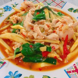 ผัดหน่อไม้ไก่