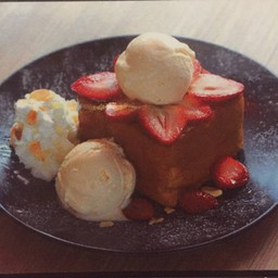 โทสสตอเบอร์รี่ (Strawberry Toast)