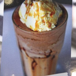 ช็อคโกแลตคาราเมลลาวาปั่น (Chocolate  Caramel Lava Frappe)