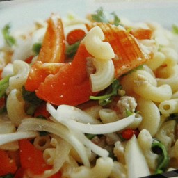 ยำมักกะโรนีแซ่บ (Spicy Macaroni Salad)