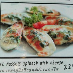 หอยแมงภู่นิวซีแลนด์ผักขมอบชีส (NZ Mussels Spinach with Cheese)