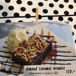 อัลมอนด์คาราเมลบราวนีย์ (Almond Caramel Brownie)