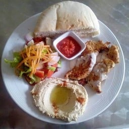 ไก่ย่าง + ฮูมูส + บิต้า + สลัด