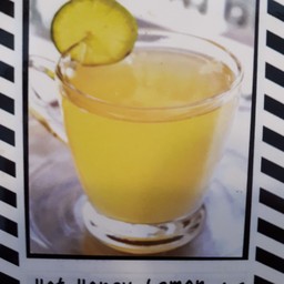 น้ำผึ้งมะนาวเลม่อนร้อน (Hot Honey Lemon Lime)