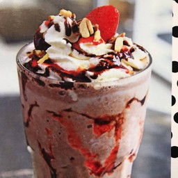 สตอเบอร์รี่ช็อคโกแลตซันเดย์ (Strawberry Chocolate Sundae)