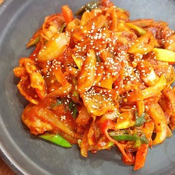 หมูสามชั้นสไลซ์ผัดกิมจิเป็นกับข้าว