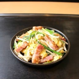 Eggs with chives and bacon เบคอนผัดไข่ใส่กุยช่าย