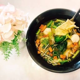 เกี๊ยวน้ำหมูแดง