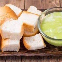 ขนมปังนึ่ง สังขยาใบเตย