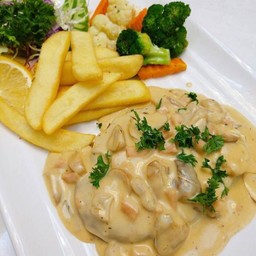 สเต็กซอสครีม เฟรนฟราย สลัด