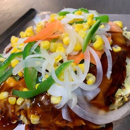 Modanyaki Vegetables (Onion,Carrot,Pepper and Corn) โมดันยากิผักรวม
