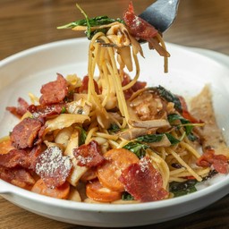 พริกแห้งไส้กรอก+เบค่อน+เห็ด