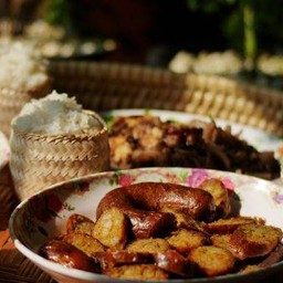 ข้าวเหนียวนุ่มกับไส้อั่ว