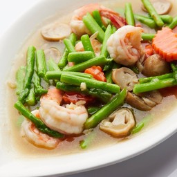 หน่อไม้ฝรั่งผัดกุ้ง.