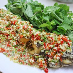 ปลาช่อนทอดลุยสวน