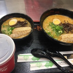 ชามเล็ก 450 เยน ชามใหญ่ 650 เยน