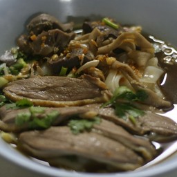 เส้นหมี่เป็ดพะโล้
