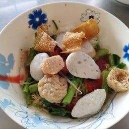 อ๋า  เมืองเอก