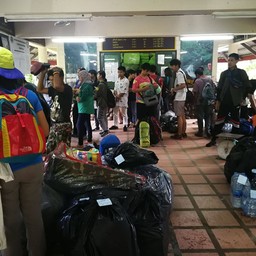 เช็คสัมภาระ​ เพื่อจ้างลูกหาบ