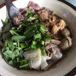 ก๋วยเตี๋ยวเนื้อสด สูตรพ่อ