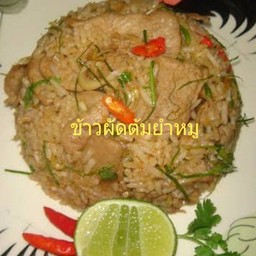ข้าวผัดต้มยำหมู