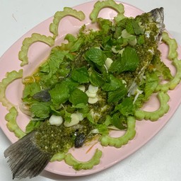 ปลากะพงนึ่งมะนาว (ราดซีฟู๊ด)