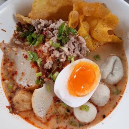 ก๋วยเตี๋ยวเที่ยงตรง