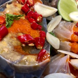 โรยด้วยพริกหั่น กระเทียมสด