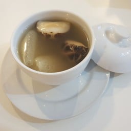 ซุปเยื่อไผ่ตุ๋นเห็ดหอม