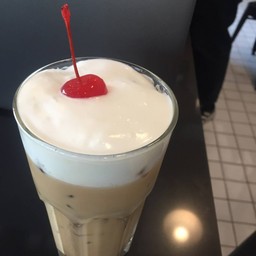 เชอร์รี่ลาเต้เย็น (Iced Cherry Latte)