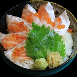 D4 ข้าวหน้า ท้องแซลมอนสด (L)