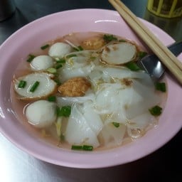 ลูกชิ้นปลาลือชา ตลาดพลู