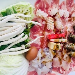 หมูสไลด์บาง ๆ น้ำซุปดีย์  น้ำจิ้มอร่อย  